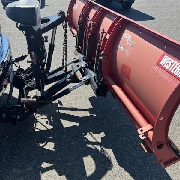 For sale: 2010 Hiniker Snowplow Snow & Ice Control